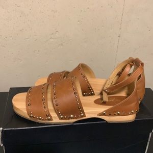 NWOT pair of size 9 Free People sandals